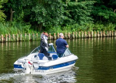 kleines Boot mit gestiefeltem Kater Korsofahrt