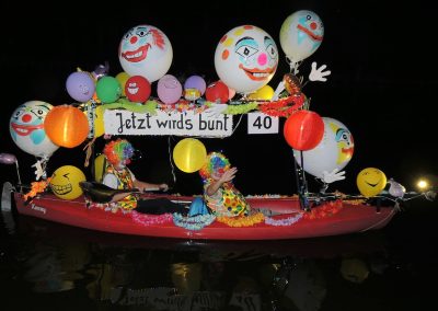 Volksfest in Brandenburg Korsofahrt in Alt Ruppin 2024 | geschmücktes Boot Jetzt wirds bunt