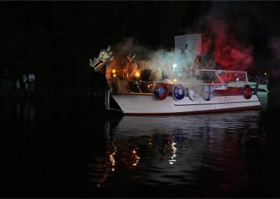 Korsofahrt 2025 auf dem Rhin | geschmücktes Boot Wikinger