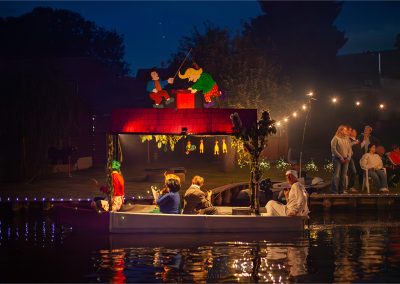 Korsofahrt 2025 auf dem Rhin | geschmücktes Boot Max und Moritz