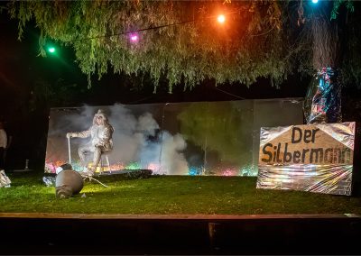 Sommerkarneval Korsofahrt 2025 in Alt Ruppin | geschmücktes Ufer Silbermann