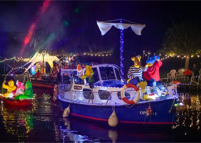 Korsofahrt 2025 auf dem Rhin | geschmücktes Boot Käptn Blaubär