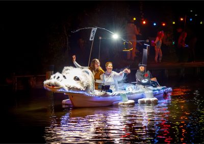 Korsofahrt 2026 auf dem Rhin | geschmücktes Boot Fuchur Grazien vom Teetzensee