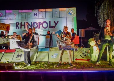 Korsofahrt 2026 auf dem Rhin | geschmücktes Ufer Rhinopoly
