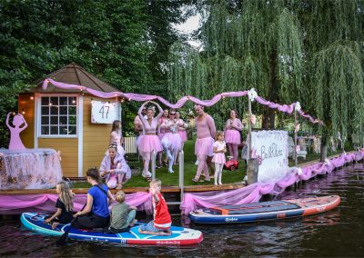 Korsofahrt 2026 auf dem Rhin | geschmücktes Ufer Ballett Rhina
